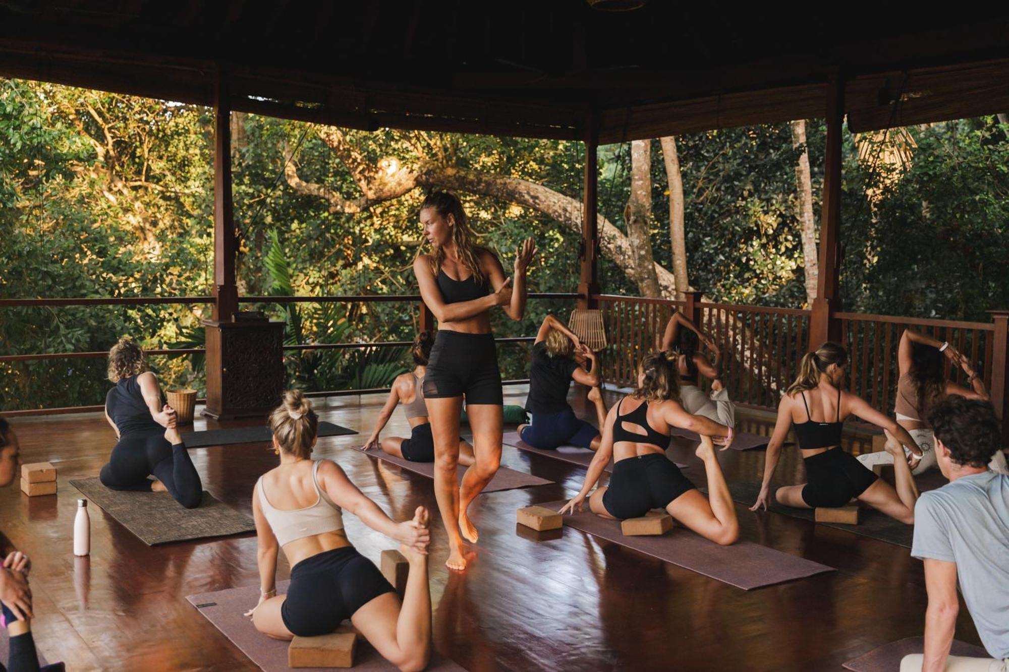The Salty Pelican Yoga & Surf Retreat Диквелла Экстерьер фото